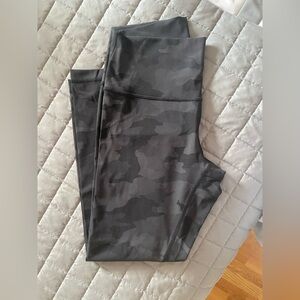 Lululemon- leggings- black camo-size 8